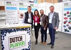 Dutch Plantin exhibiting for the first time. They see an an increased demand for their coco bags, also here in Mexico. Recently, Julio del Toro (second on the right on the photo)  started to import Dutch Plantin products and distribute it on its own Mexico, he is now partner of Dutch Plantin in Mexico. Others on the picture are (fltr) Sinby Hoseph, Marian de la Llave and Wim Roosen.