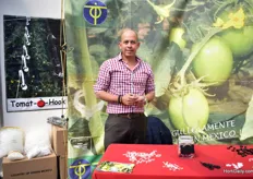 Orlando Mancisidor of TIPO, supplying tomato clips and tomato hooks.