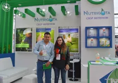 Cesar Calderon Piña and Valeria Flores of MF Nutrigota.