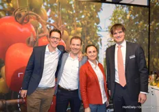 Peter Hendriks (LetsGrow), Ton van Dijk, Marleen Abels (LetsGrow) and Andreas Hofland (Hortikey).Andreas presented the Plantalyser. The Plantalyzer automatically measures the tomatoes in the greenhouse while they have not yet been harvested, and so are still hanging on the plant.