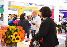 A lot of pictures are being made. The Chinese are fond of sunflowers and tinted flowers and these have both!