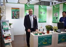 Also Step Systems is exhibiting at the German pavilion. For the first time in China, they present their Combi 5000. With this measurement instrument, they can measure PH, EC, salinity, temperature and moisture."