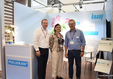 Christian Schröder and Dirk Mühlenweg of Knauf with Anouk Sijmonsma of PMA. According to Dirk, it is a challenging market as perlite is cheaper than peat moss. What makes them different from the local produced perlite is that their quality is always the same. "We take out the dust and use it for gypsum wall." All over the world, they see an increase in demand for perlite.