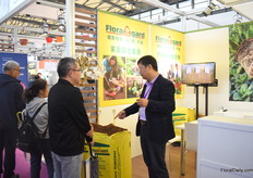 Floragard presenting their products at the German pavilion.