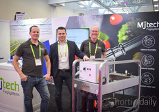 Stijn Leijdekkers, Ruud van Aperen & Peter van den Bemd with MJ Tech. Their high pressure fogging systems provide additional control over the climate, optimal humidity and a cooling system with minimal water use.