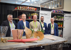 John Touw with Rekker Gardens visiting the Koen Pack team: Marco Zwaan, Jordan Reinink, Mark van Dooren & Shane van Brederode. Since this year they operate from a new office: https://www.floraldaily.com/article/9121680/can-on-new-office-for-koen-pack-canada-almost-ready/ 