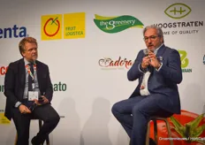 Breeding companies were well represented at the Global Tomato Congress, but trade and retailers were also present. For example, Stephan Weist of the German REWE Group. He believes that his supermarkets currently have far too many SKUs (stock management units) when it comes to tomatoes. This makes it difficult for consumers to choose on the shelf and also causes headaches for retailers. Of the 870 SKUs that Rewe currently has, Stephan would like to go back to 'just' about 24 SKUs.