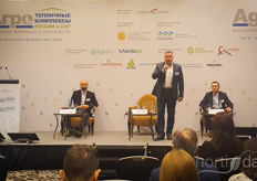 Discussing greenhouse technology in Russia. 