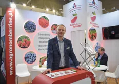 Krzysztof Sak of Agronom Berries recently told how the company guarantees more stable production with hydroponic cultivation: https://www.hortidaily.com/article/9170962/hydroponics-help-us-guarantee-constant-soft-fruit-supply/ 