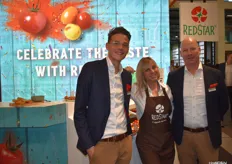 Mike de Waard no longer sells exotics but nowadays is active in tomatoes. Here in the photo with the cook and colleague Hendrik Lipicar from RedStar.
