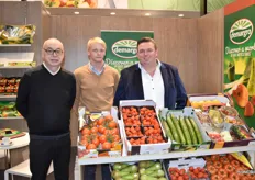 Geert Vilez, Olivier and Guy De Meyer of Demargro. Because of the mild temperatures this winter, the sales of winter vegetables are a bit disappointing. For strawberries the past year was very good.
