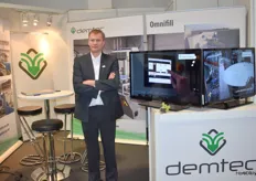 Stefaan Vandaele from Demtec brings the press pots back to the attention of the visitors.