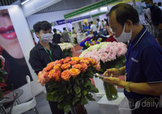 Showing the Roses del Corazon, all the way from Ecuador.