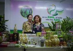 Ha Thanh Nguyen, Lai Thi Nguyen with Hu'ong sen Viet