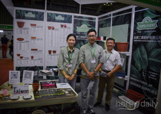 Chen Hsu Chien, Liu Jie Jhih & Chen Kai Xiang with Sung Hsing from Taiwan, offering pots.