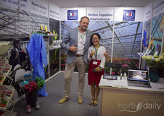 Nico van der Spek and Hoa Li are showing the products of Hortus Supplies International.