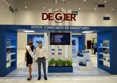 Víctor Flores Rodríguez is presenting the solutions of De Gier on the Mexican show