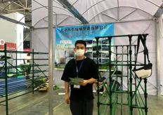 Li Songyue, from Tianjin Taifu Steel Plastic Pipe Co., Ltd. at the booth. The company mainly produces plastic-coated greenhouse skeletons, galvanized greenhouse pipes, and various greenhouse accessories.
