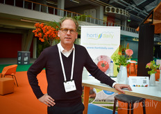 Architect Jago van Bergen with Van Bergen Kolpa Architects. Among his most recent projects the Agrotopia rooftop greenhouse in Belgium: https://www.hortidaily.com/article/9358884/photo-report-europe-s-largest-rooftop-greenhouse-opened-in-belgium/ 