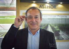 And then there is the second photo from Asthor, clearly picturing Sales Manager Manuel Guerrero, showing what to do with the loose parts in either your greenhouse or your head.