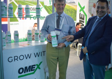 Peter Prentis & Javed Hosseini with Omex Agrifluids. Javed is a distributor of Omex.