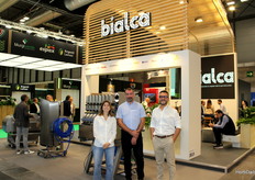 Alejandra Alcover, Kevin Hutton, from Newtec, and Francisco Gutiérrez, at the Bialca stand.