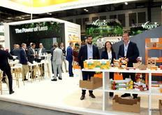 Adrián Torreiro, Joana Gonçalves and Curro Rey at the International Paper and DS Smith stand.