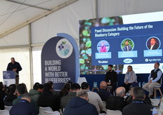 Kevin Murphy moderated the panel "Building the future of the blueberry category". Participants included Jaime Sanchez from SanLucar, Lydia Castellanos from Fruitist and Samuel Rowe from Agroberries. The consistency and quality of blueberries throughout the year are highly valued in retail, where it is expected that blueberries will continue to experience great growth within the snack category.