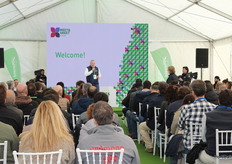 In the afternoon, the Planasa Meet & Greet began in Cartaya, Huelva, completing the day's berry breeding programmes. David Ortiz welcomed the participants to the event