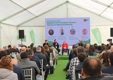 At the Planasa Meet & Greet panel discussion, Chris White moderated the debate between Andero Keronen of No Bananas, David Buxcey of Angus Soft Fruit and Ben Maes of Special Fruit. And Ben Maes of Special Fruit