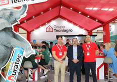 Daniel Correa, Paco Fernández and Javier Fernández, at the Grupo Tecniagro stand, whose roof was made of the company's photoselective meshes.