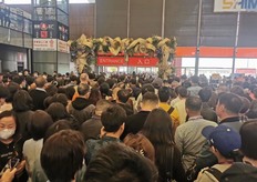 Crowded start of the exhibition on its Thursday opening day!