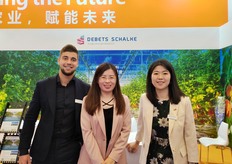 From left to right: Tim van Kester, sales manager of Debets Schalke in the Netherlands, Alice, sales manager of Shandong SGT Overseas Department, Rachel, general manager of DSBP China. SGT offers different glass options for high-tech greenhouses.
