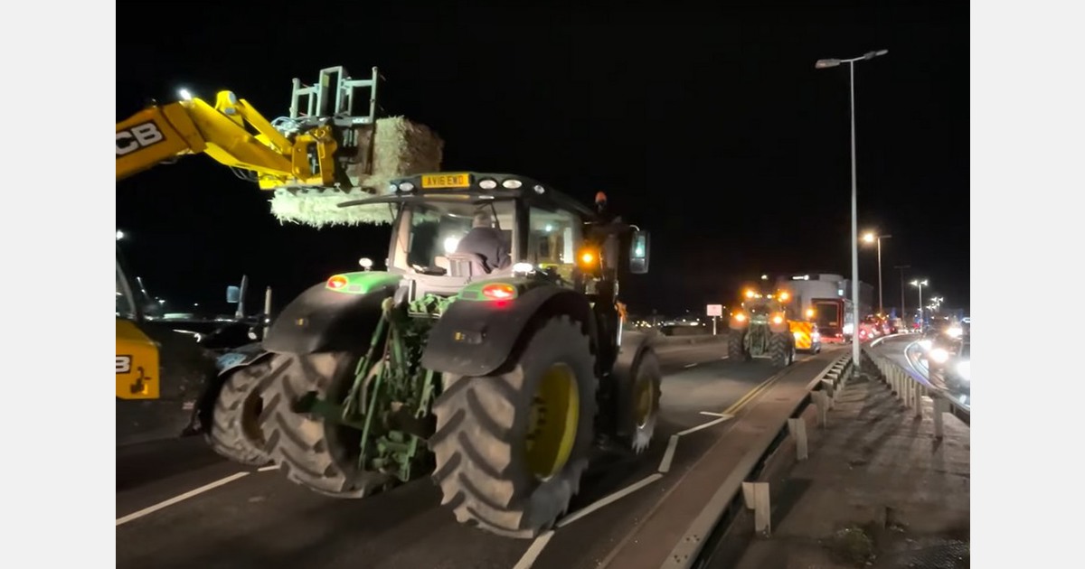 UK farmers threaten more disruptions over low supermarket prices and cheap imports