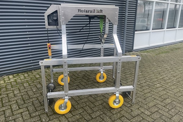 Tube rail lift now also for strawberry cultivation
