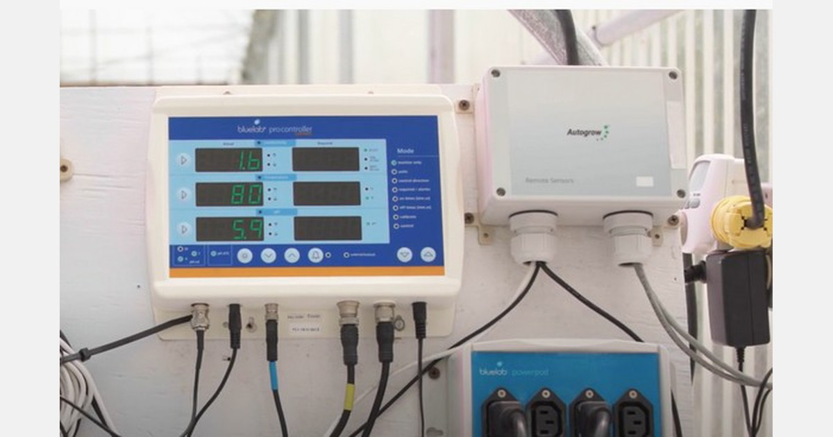 Calibrating pH and EC probes on the BlueLab controller