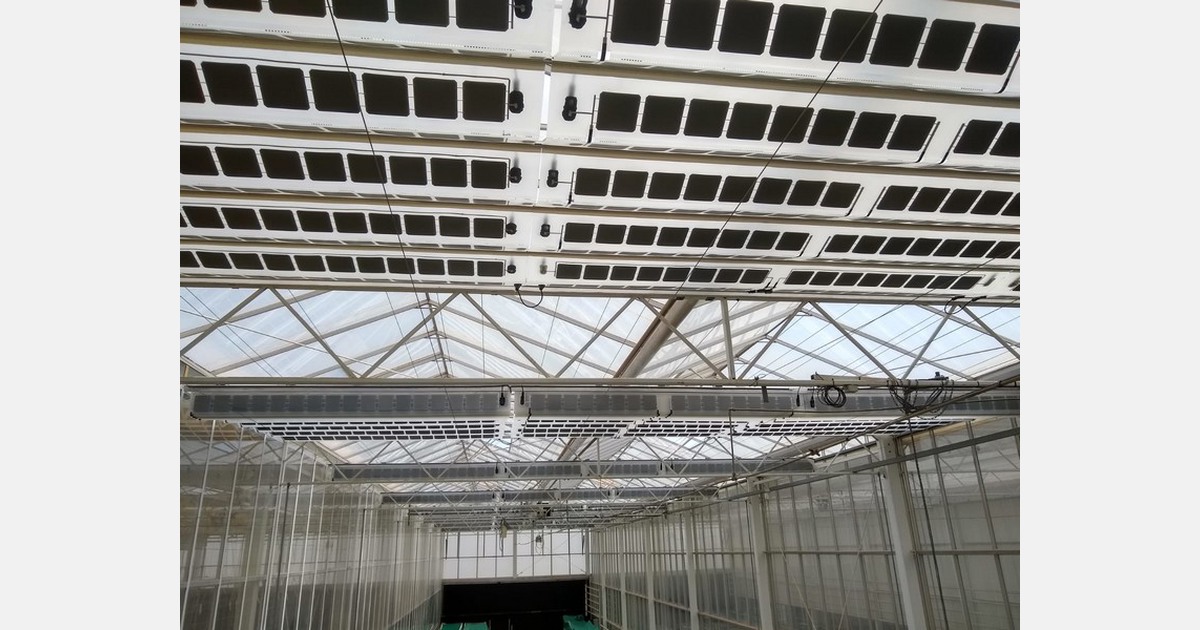 Retractable roof harness solar energy to power greenhouses
