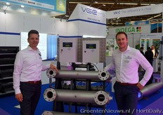William Lammers and Ruud van de Ven from VGE International desinfect water without changing the composition by using UV-light.