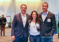 Chile united! Pablo Bunster and Cristían Sjögren of AgroUrbana were catching up with Maricruz Larrea of Farmtastica