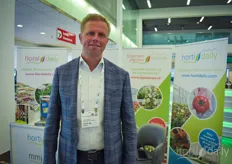 Arne Weverling, active under the name of Awesome Consultancy, is active in multiple horticultural projects, for example on how to futureproof substrate and potted soil without  peat