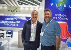 Vincenzo Russo with Vifra, as always visited by one of his many friends. This time it’s Abe Wiebe with Universal Fabricating.