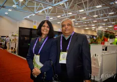 Ghaja and Raj Rajakumar (Millennium Soils Coir) came to pick up a Greenhouse Guide at the HortiDaily booth.