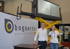 Tim Jacobs and Christine Meyer (Bogaerts Greenhouse Logistics North America) briefly pulled down the harvest cart for the photo.
