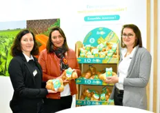 Christelle Gélard, Barbara Jodeau and Amélie Dubois of the BASF group with the Sunion onion (onion that does not make you cry in 96% of cases), a varietal innovation that received the SIVAL de Bronze