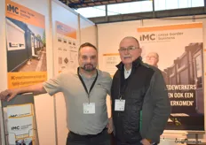 Alexander Siemerink and Joachim Bieber of IMC Cross-Border Business. In 1998, they had their first pilot with housing at a grower's facility. In recent years, housing has only become more topical. IMC has also refocused on horticulture over the past four years.