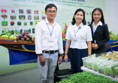 The Southern Horticultural Research Institute from Vietnam. In the middle is Lan Than. The organization researched different fruit varieties and varietal breeding techniques.