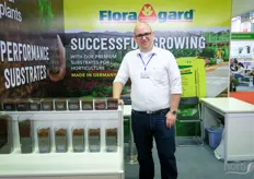 Floragard is a German company, with factories in Germany and Latvia. Coco fibers and coco peat are popular on the market, but demand for peat based products is growing. On the photo is Jonathan Kroiss. 
