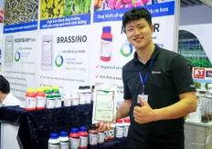 Hu-Bas Korea produces fertilisers, both liquid, granual type, NPK and organic. The company has been active in Vietnam in the past. The company targets high-value crops like durian and bananas, greenhouse vegetables and rice. On the photo is Hyun Seung Seo. 