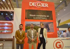 Guillermo Santiago, Victor Flores and Sofia Minarro with the Gier