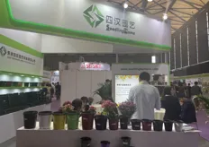 Various types of flower pots available by Seedling Home from China.